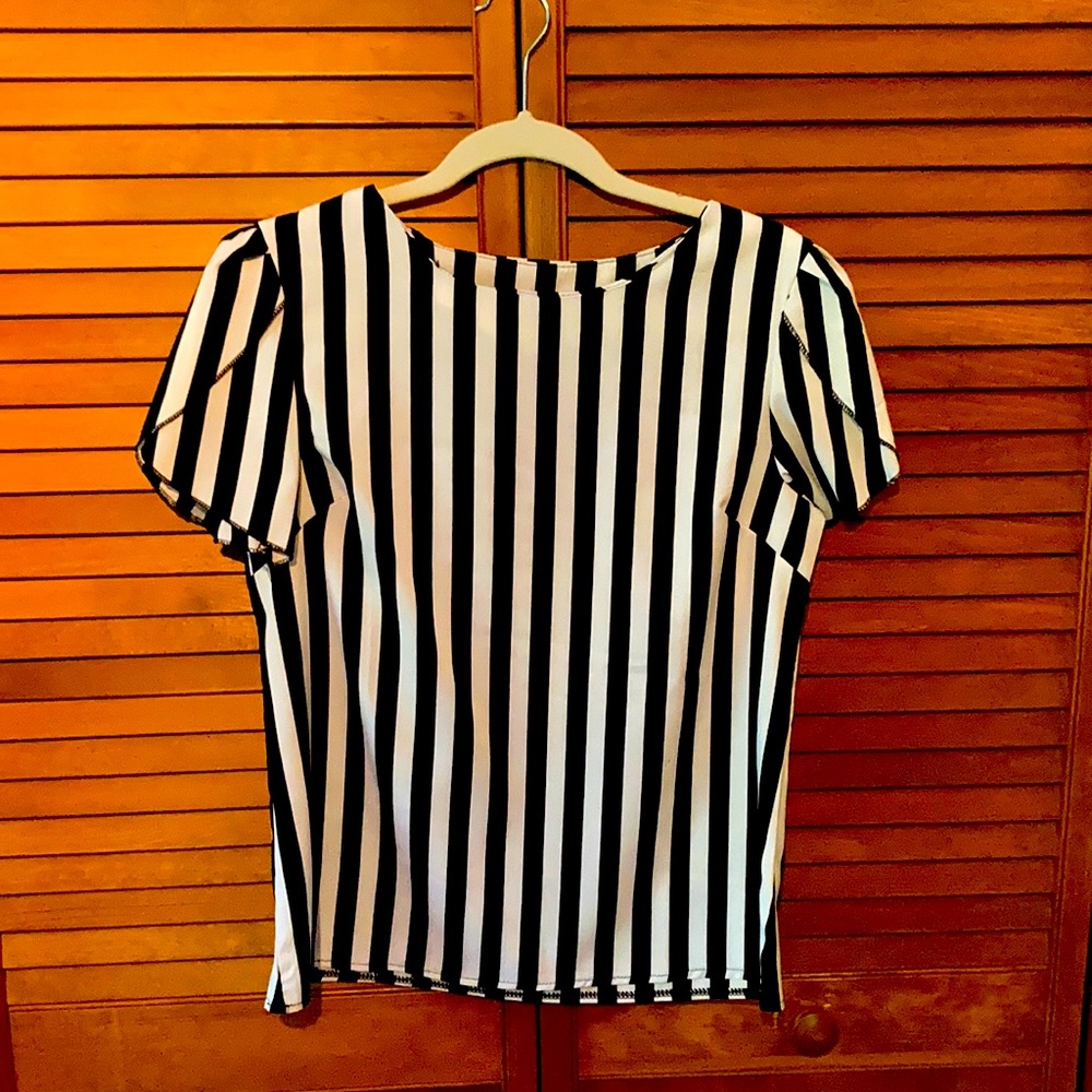 Black and white striped short sleeve blouse, sz M